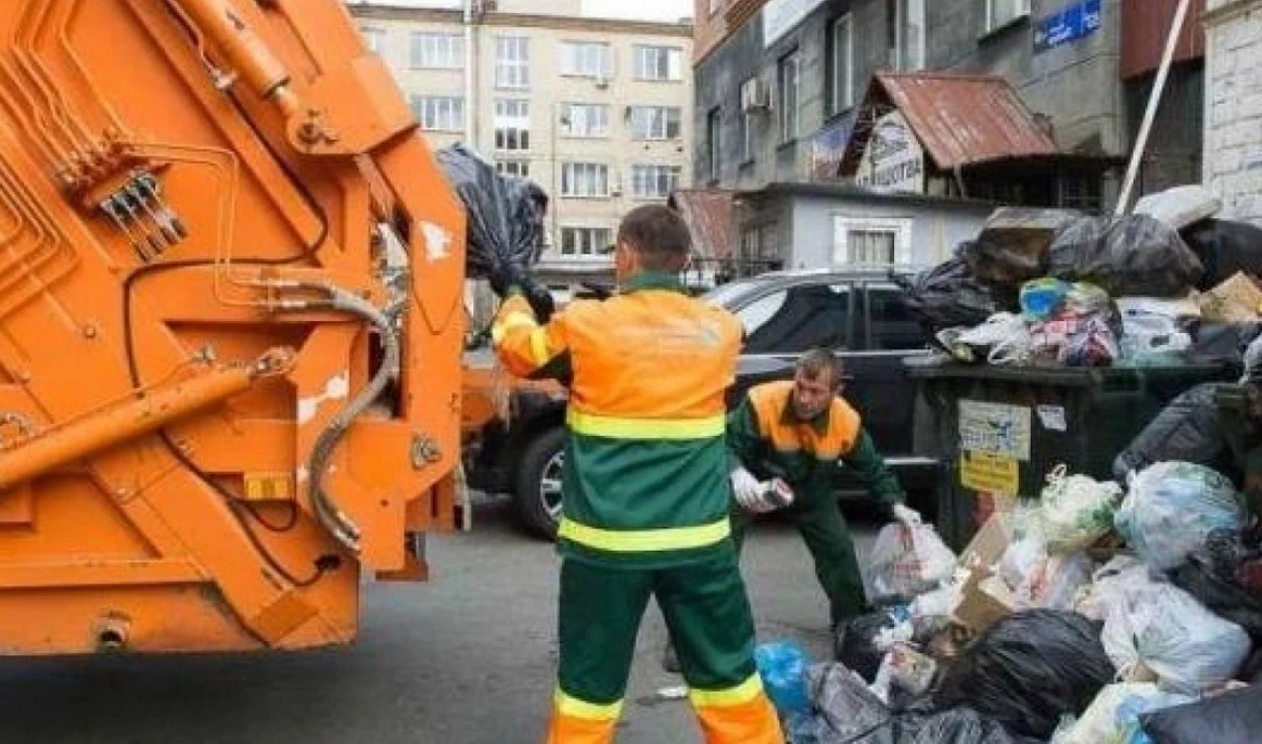 Срочный вывоз мусора в Находке от ПроМусор — заказ день в день от 2940 руб., грузчики, цена