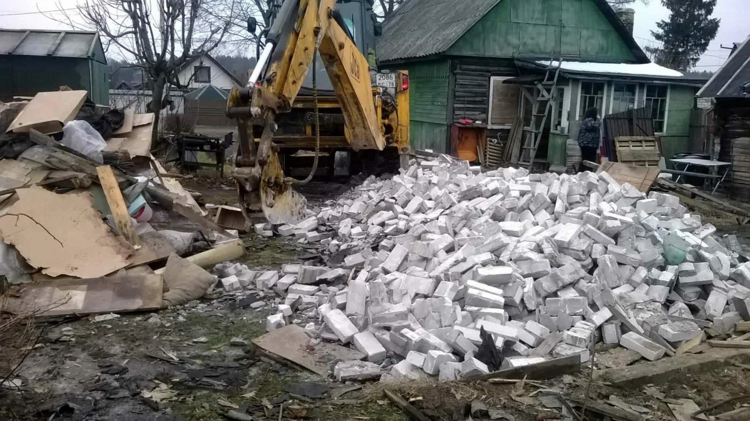 Вывоз мусора после сноса здания в Находке от ПроМусор – цена от 5158 руб., утилизация и уборка стройотходов