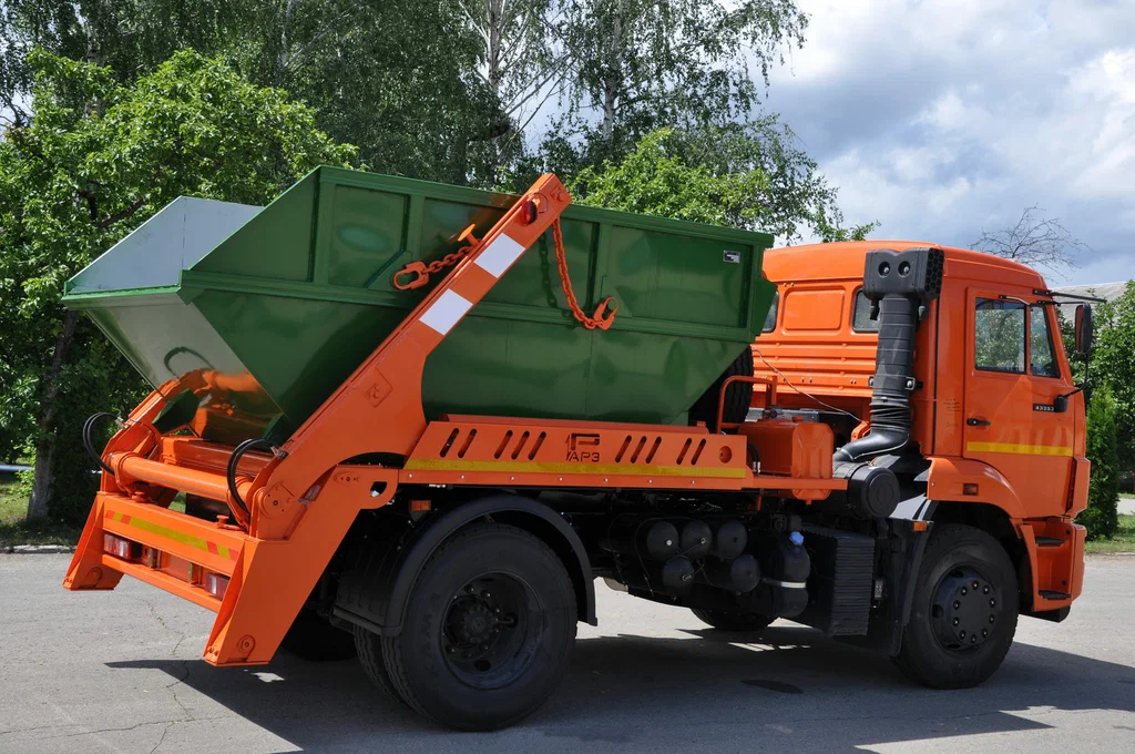 Заказ бункеровоза для вывоза мусора и отходов в Находке в октябре