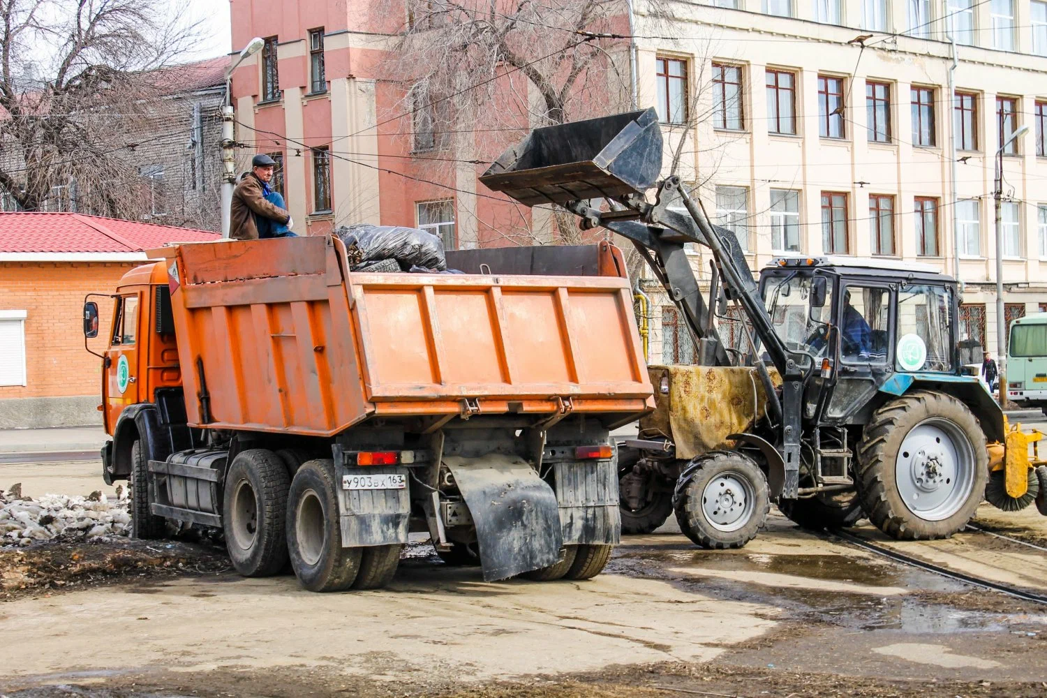 Вывоз мусора Камазом в Находке – аренда и заказ Камаза 10 тонн от 2424 руб. в ПроМусор