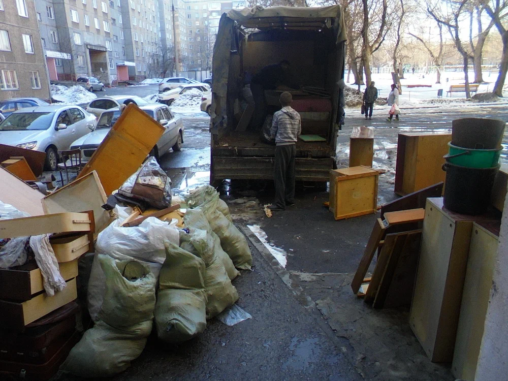 Вывоз мусора из подвала с утилизацией в Находке в октябре