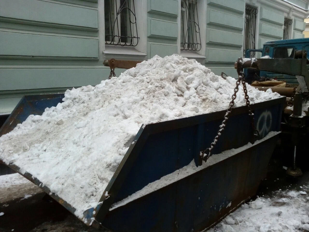 Вывоз снега контейнерами в Находке в октябре